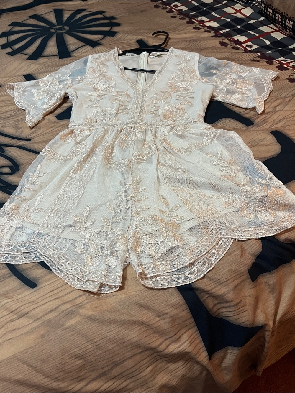 Umgee Ivory Cream Lace Floral Romper size small